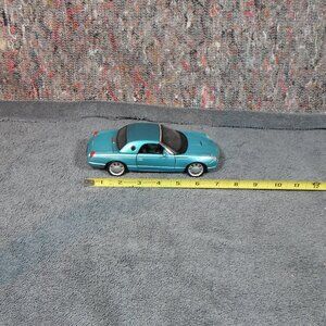 FORD THUNDERBIRD 1/25 SCALE DIE-CAST METAL NO ORIGINAL BOX INCLUDED